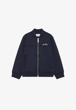 Marineblå hettejakke med glidelås i et mykt stoff, med rund hals, frontlommer og brodert merkevarelogo på brystet.