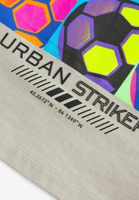 Next SHORT SLEEVE GRAPHIC  REGULAR FIT - Triko s potiskem - stone neon football