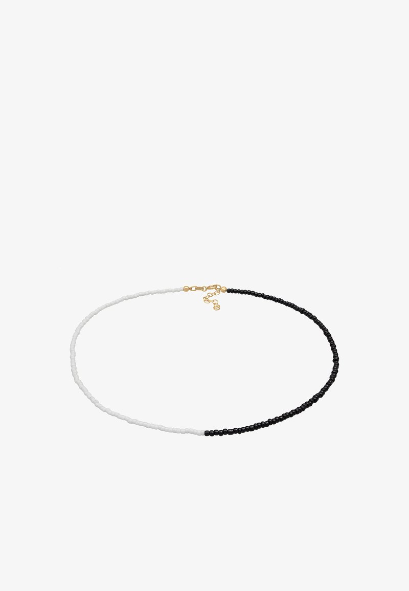 Gehaakte ketting met een zwart-wit ontwerp, samengesteld uit kleine ronde kralen, met een gouden sluiting en een verstelbare ketting.