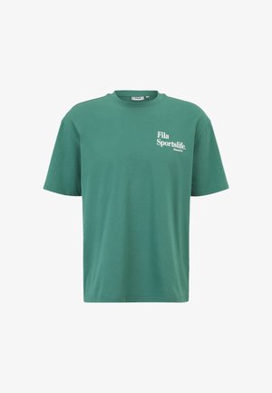 Zielona bawełniana koszulka z krótkim rękawem, okrągłym dekoltem i białym logo "Fila Sportslife" na przodzie. Gładka tekstura i klasyczny krój.