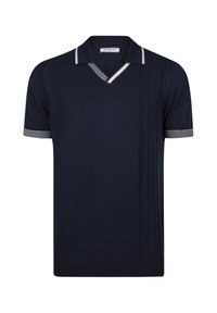 Navy Poloshirt mit kurzen Ärmeln und V-Ausschnitt, weißen Streifenakzenten am Kragen und an den Ärmeln sowie einem strukturierten Streifenmuster auf einer Seite.