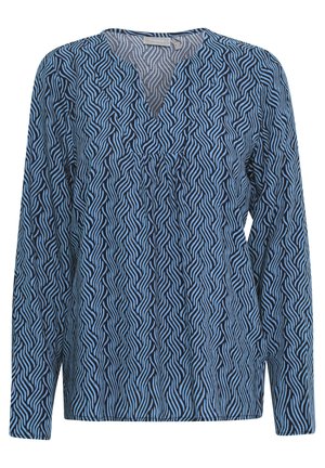 Niebieska bluzka w wzory z długimi rękawami, z dekoltem w kształcie litery V i zwiewnym materiałem, prezentująca falisty motyw w ciemnoniebieskich i jasnoniebieskich odcieniach.