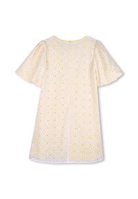 Vestido blanco con un estampado floral en amarillo y gris. Mangas cortas abullonadas y escote redondo. Detalles de ojales en toda la tela.