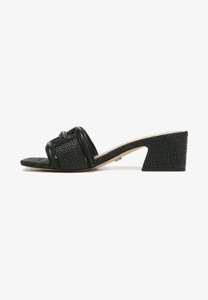 Zwarte open-toe slide sandalen met een gestructureerde stro bovenkant, een dikke band over de voet en een korte, brede blokhak.