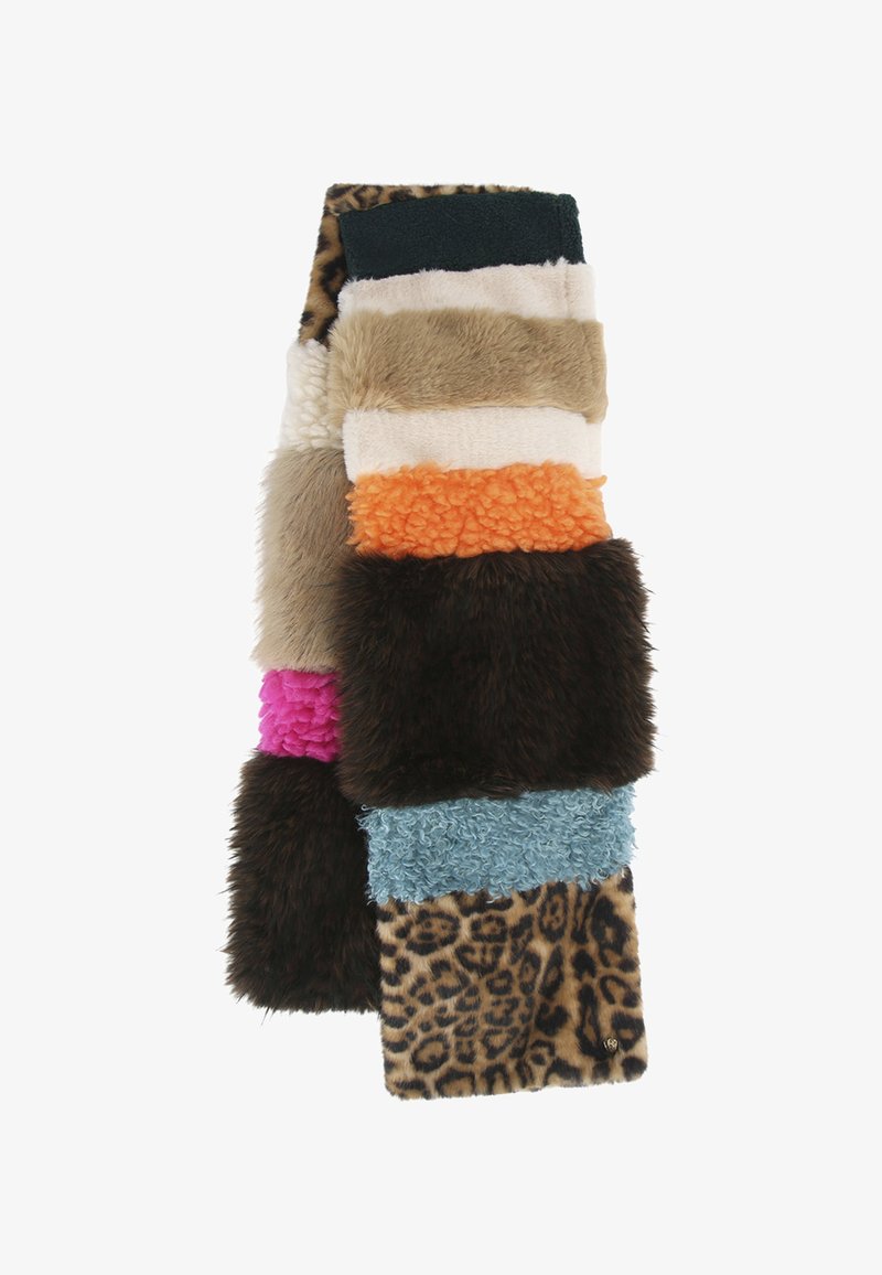 Écharpe en fausse fourrure multicolore composée de huit sections, présentant un mélange de textures et de motifs, incluant un imprimé léopard et des couleurs vives.