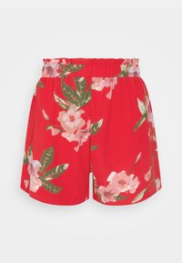 Pantaloni corti rossi con fiori, dotati di una cintura elastica, con motivi floreali rosa e verdi su un tessuto morbido. Taglio corto, design leggero.