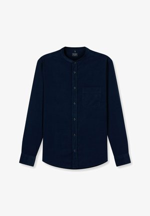 Dunkelblaues Langarmhemd mit Stehkragen, Knopfleiste und Brusttasche, vor einem weißen Hintergrund präsentiert.