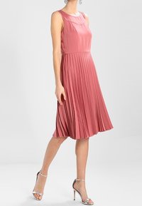 mint&berry Vestido informal - light pink