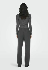 ONLY JOGGING NORMAL GESCHNITTEN MITTLERE TAILLE MIT SCHLAG  - Trainingsbroek - magnet