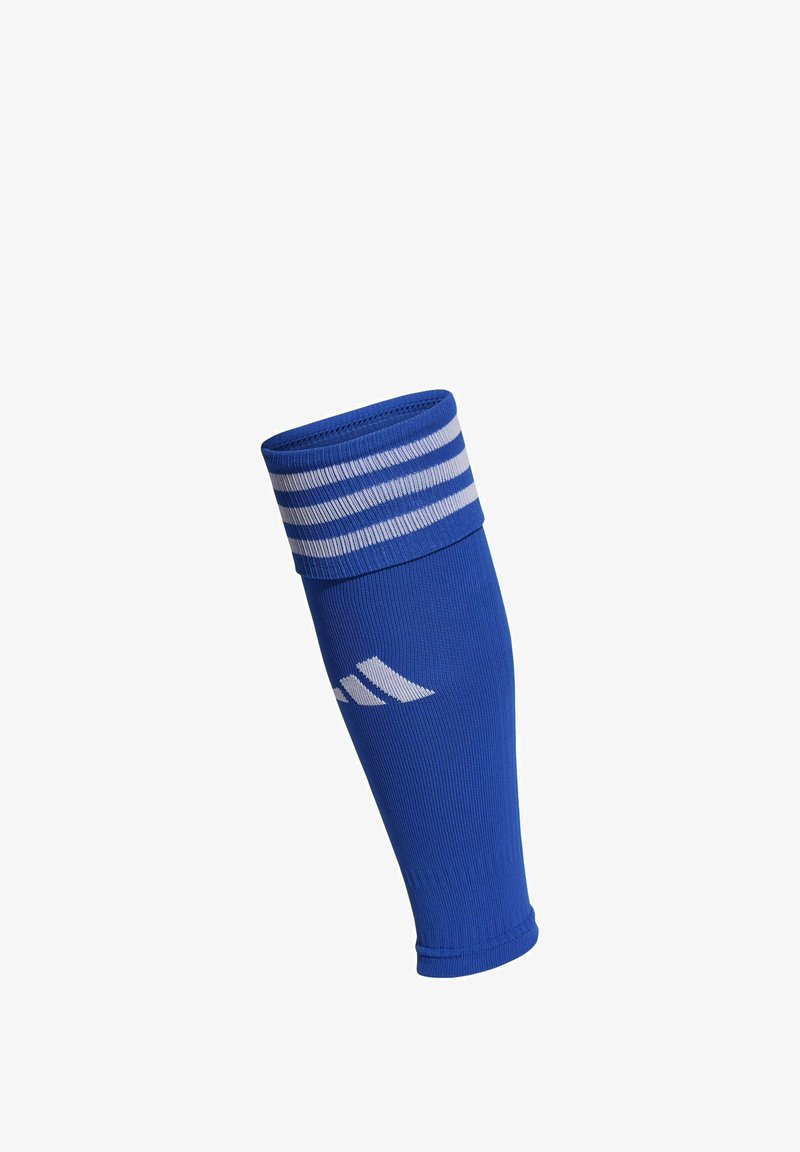 Manga atlética azul hecha de un tejido flexible, con rayas blancas horizontales en la parte superior y un discreto logo blanco cerca de la muñeca.