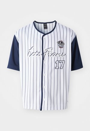 Camisa de baseball branca com mangas azul marinho, riscas verticais, texto bordado "San Francisco" e número "17" na frente.