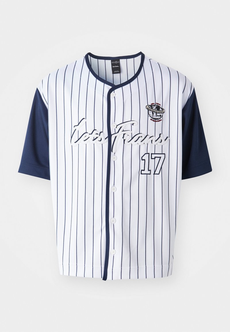 Witte baseballtrui met marineblauwe mouwen, verticale streepjes, geborduurde tekst "San Francisco" en het nummer "17" op de voorkant.