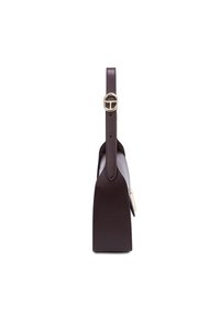 Borsa a mano in pelle marrone con un design strutturato, base piatta e un unico manico superiore con un accento hardware circolare dorato.