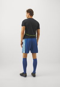 Under Armour CHALLENGER - Short de sport - tech blue/white