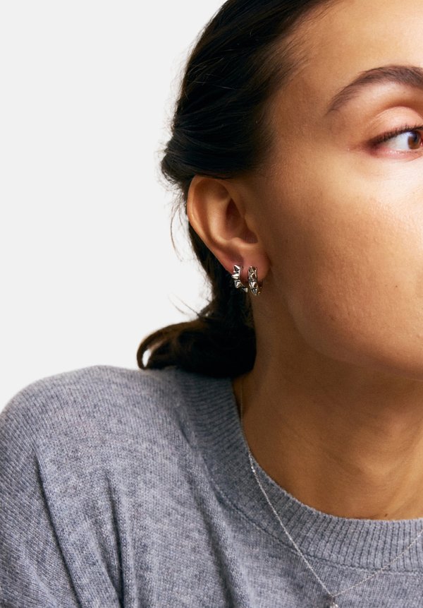 PEAK HOOPS ICON MEDIUM - Ohrringe - steel