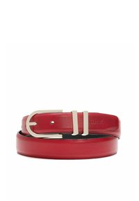 Czerwony skórzany pasek z prostokątną metalową klamrą w kolorze srebrnym, wyposażoną w dwa równolegle umiejscowione zęby. Gładka tekstura i minimalna ilość detali.