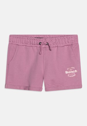 Rosa elastiske shorts med snor i livet, sidelommer og hvit "Original Bench Clothing"-logo på høyre ben.