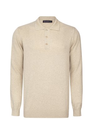 Suéter polo de manga larga color beige claro, hecho de tejido suave, con un cuello tipo polo, tapeta de tres botones y puños acanalados.