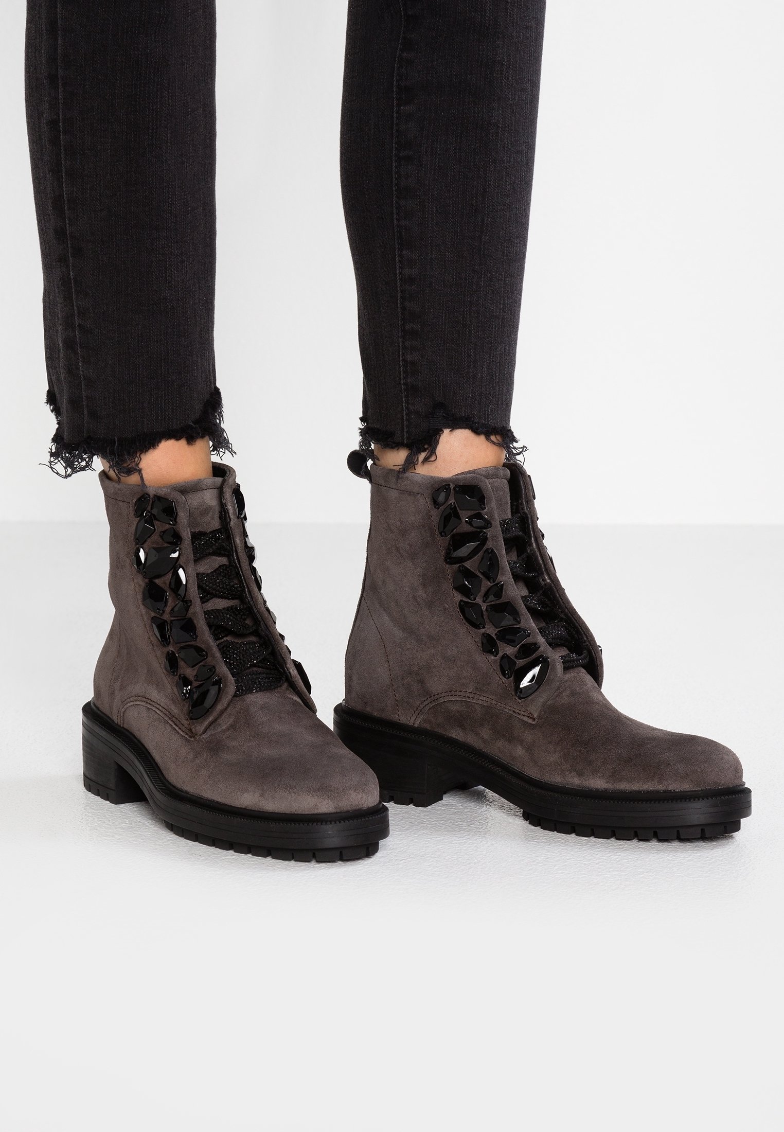 Bottines Femme Mossimo Gris Simili Cuir - Pointure US 7.5 - Style Booties Cheville - Occasion