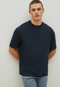 Next - ESSENTIAL CREW NECK - Osnovna majica kratkih rukava - navy blue Minijatura 1