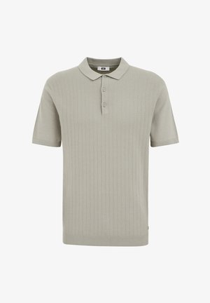 Világosszürke, rövid ujjú pólóing, bordázott textúrával, háromgombos gallérral és egyenes szegéllyel. Minimalista dizájn, látható logók nélkül.