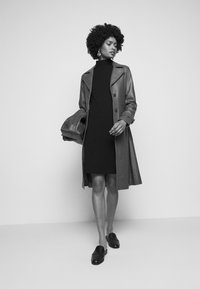 pure cashmere TURTLE NECK DRESS - Obleka/pulover - black