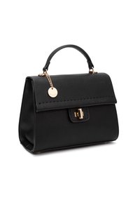 Borsa a tracolla nera in pelle con una forma strutturata, una maniglia superiore e una chiusura color oro. Presenta un ciondolo pendente con dettagli del logo.