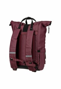 Burgunderfarbener Rolltop-Rucksack mit schwarzen Riemen und reflektierenden Akzenten. Verfügt über einen robusten Griff und verstellbare seitliche Schnallen. Glattes, haltbares Material.