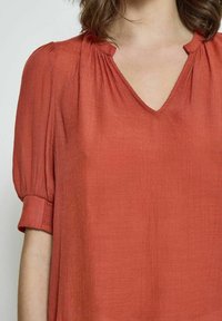 PEPPERCORN PCBECKETT V-NECK - Blúzka -  apricot