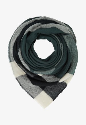 Écharpe à carreaux vert foncé, noire, grise et blanche enroulée en cercle avec des bords effilochés sur un fond blanc.