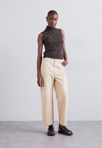 By Malene Birger CAILYS - Nahkpüksid - beige
