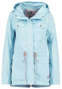 Ljusblå vattentät jacka med ett strukturerat prickmönster, justerbara dragsnören, flera fickor och huva. Silverfärgade detaljer.