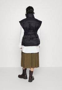 Modström OMA VEST - Colete - black