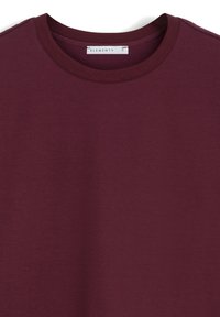 Bordowy T-shirt z okrągłym dekoltem, wykonany z gładkiej bawełny o regularnym kroju, z ribbowanym dekoltem i minimalistyczną metką.