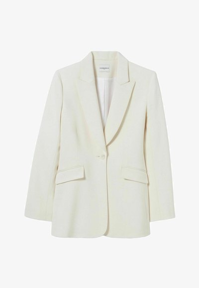 Blazer crème au design structuré, avec fermeture à un bouton, revers crantés et deux poches avant. Texture lisse et coupe ajustée.