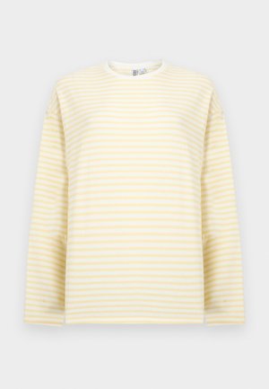 Langärmeliges Rundhalshemd mit horizontalen blassgelben und weißen Streifen, dargestellt auf einem einfarbigen hellen Hintergrund.
