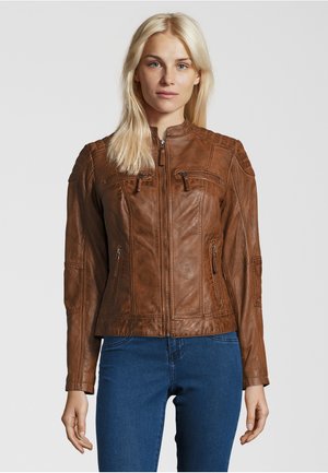 Braune Lederjacke mit tailliertem Design, Reißverschluss und zwei vorderen Taschen. Mit Nähdetails und hohem Kragen.