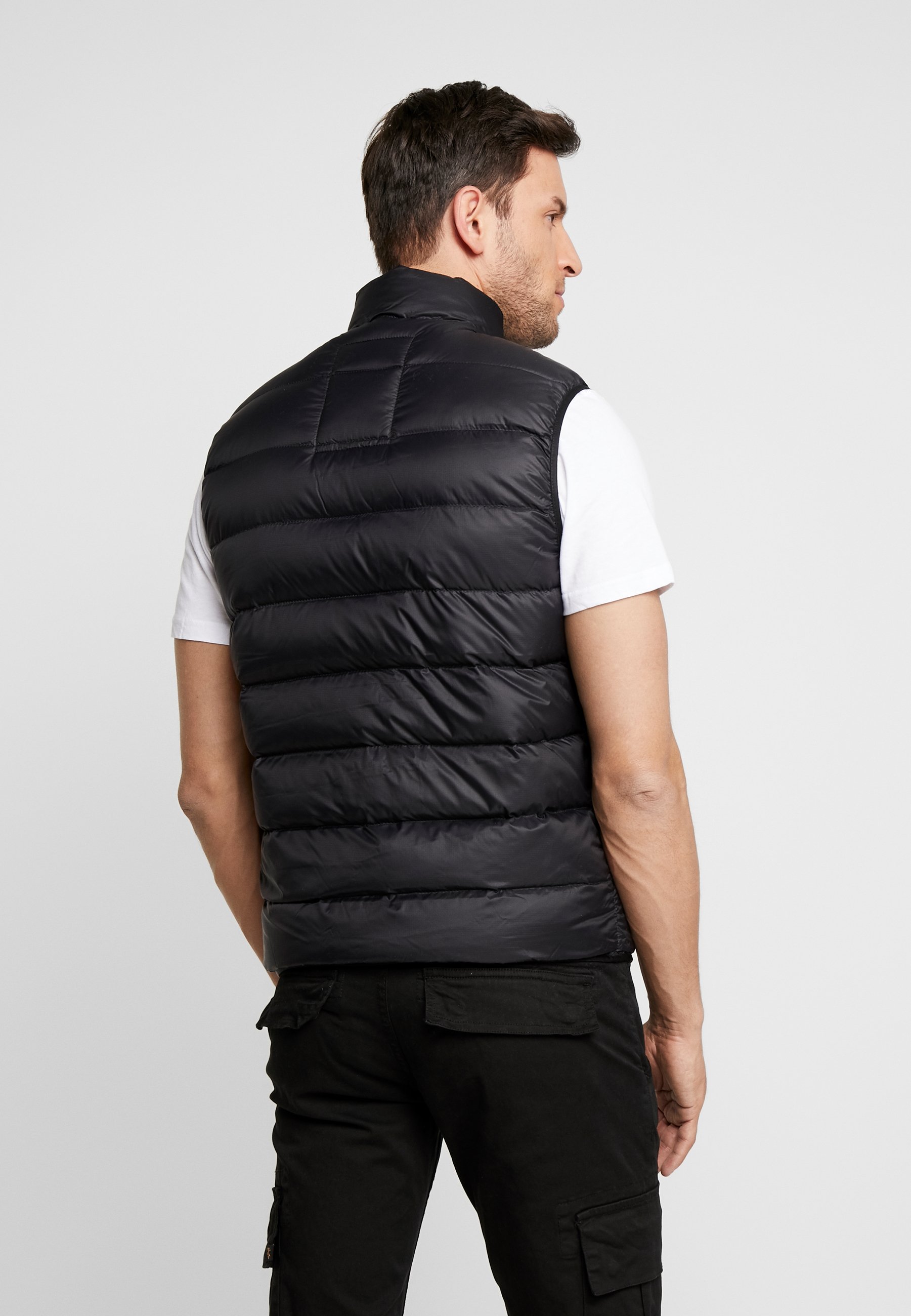 Abercrombie & Fitch Vest blacksvart Zalando.no Skjorter til dame, herre og barn Abercrombie & Fitch på nett