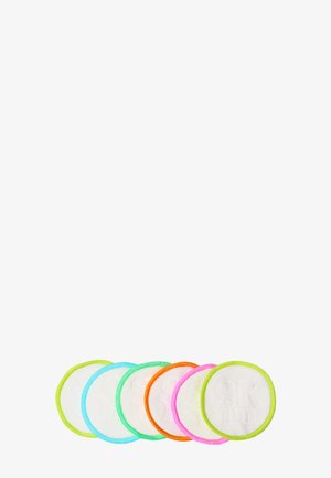 Six coussinets en coton circulaires de couleur blanche avec des bords colorés : vert, bleu, orange, rose et vert clair, chacun portant une écriture en relief.
