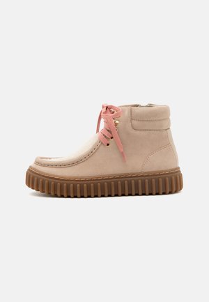 TOR HILL HI UNISEX - Botins de atacadores - light sand