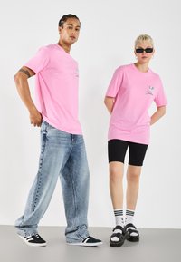 YOURTURN by Zalando - UNISEX - Potiskana majica - pink Miniaturna slika 1