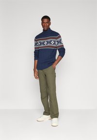 Selected Homme SLHFLAKE CABLE - Pulover - navy blazer