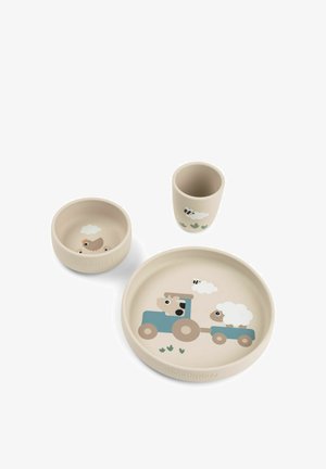 Juego de vajilla de tres piezas en beige suave con gráficos de animales. Incluye un plato, un cuenco y una taza. El material es duradero y ligero.