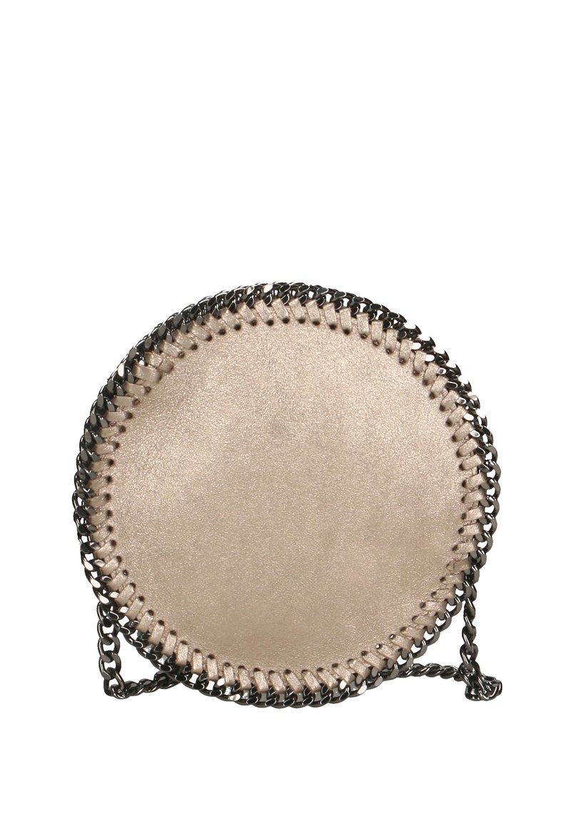 Borsa rotonda metallica beige con cuciture a catena, dotata di una tracolla in metallo argentato e texture liscia. Design minimalista senza ulteriori decorazioni.