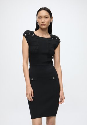 Guess, SQUARE NECK CARMEN SWTR DRESS - Abito in maglia - jet black