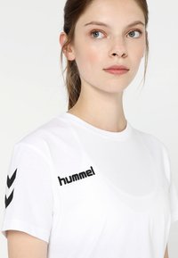 Hummel GO WOMAN - Printtipaita - white