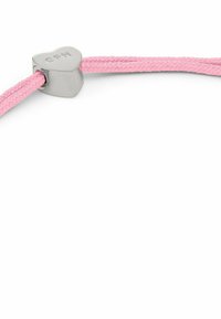 Corda intrecciata rosa con un gancio in metallo a forma di cuore argentato, impresso con "CPH". Texture liscia e design semplice, adatto per uso decorativo.