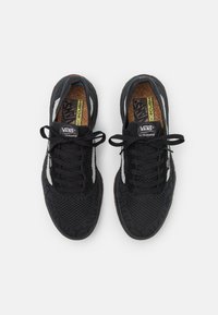 Vans UA ULTRARANGE VR3 - Joggesko - black/pirate black