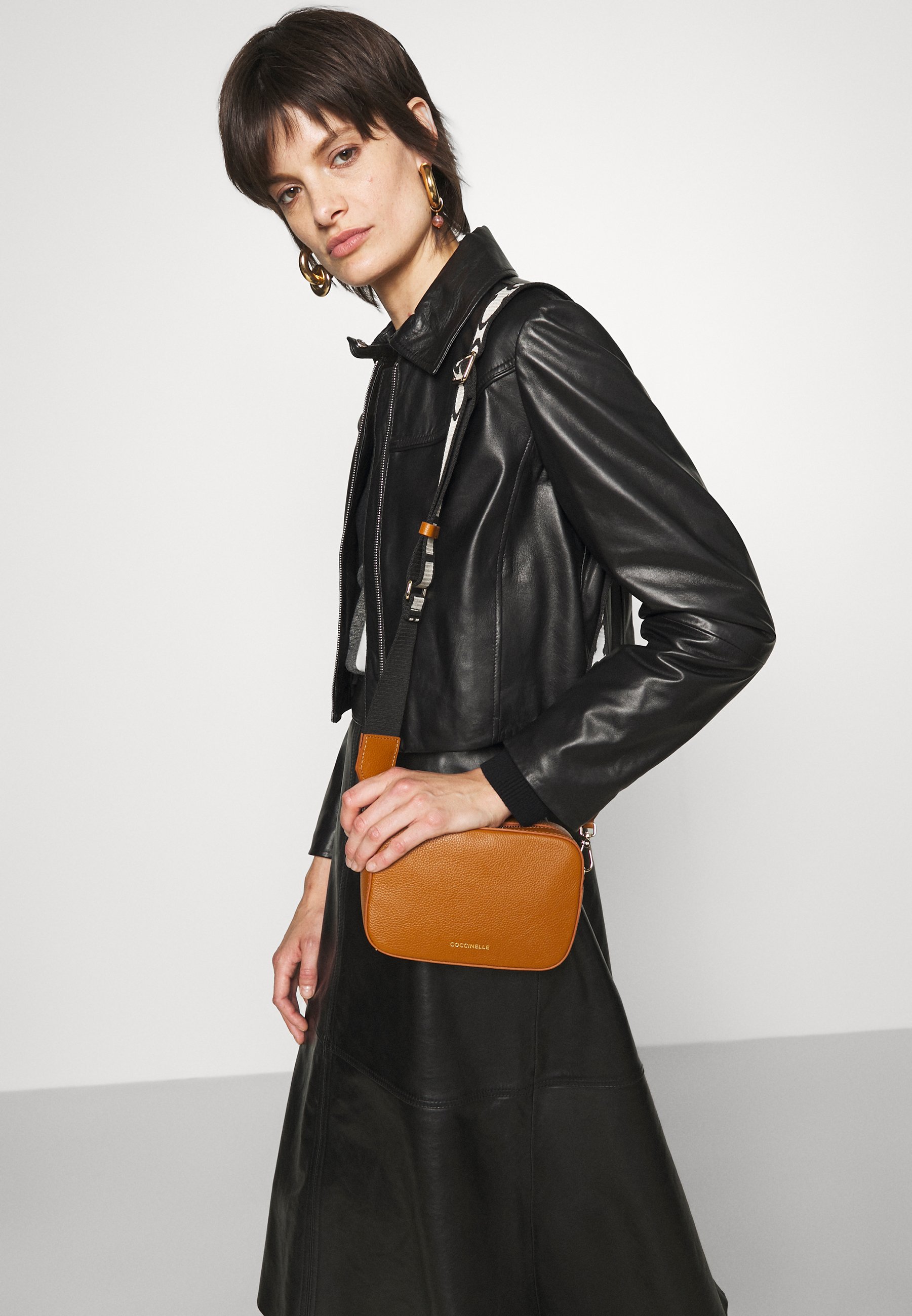 COCCINELLE Borsa a tracolla nera pelle | Quellogiusto Shop online