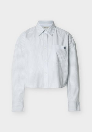 Krojena košulja na kopčanje svijetloplave boje s uspravnim bijelim prugama, s džepom na prsima i malim logotipom na lijevoj strani.